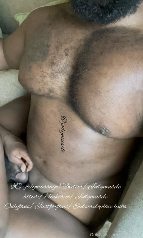 Naakte gelekte OnlyFans-foto van Jodymuscle