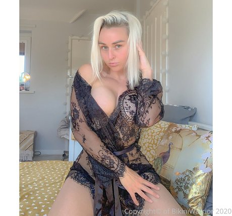 Naakte gelekte OnlyFans-foto van Bikiniwarriorgb