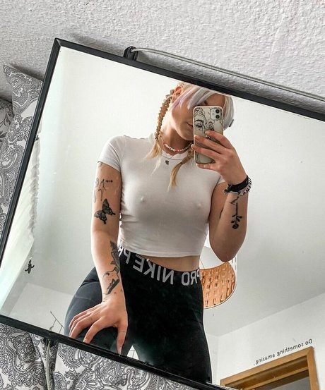 Naakte gelekte OnlyFans-foto van Therealheadcircus