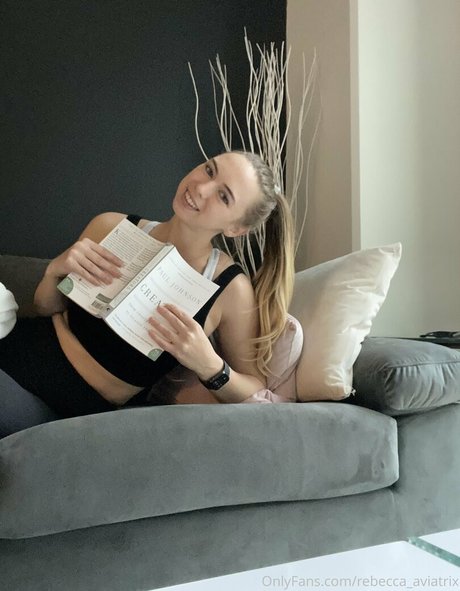 Naakte gelekte OnlyFans-foto van Beccaaviatrix