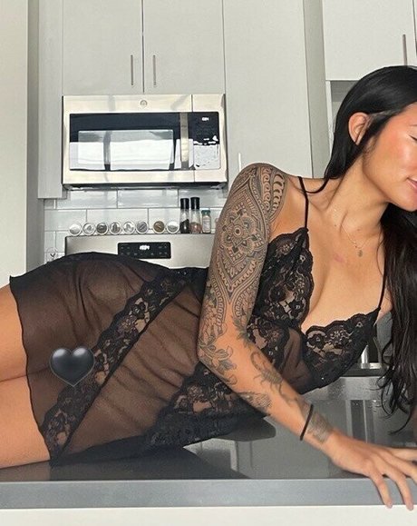 Naakte gelekte OnlyFans-foto van Roseunhinged