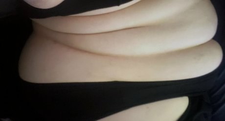 Naakte gelekte OnlyFans-foto van Veronikajade
