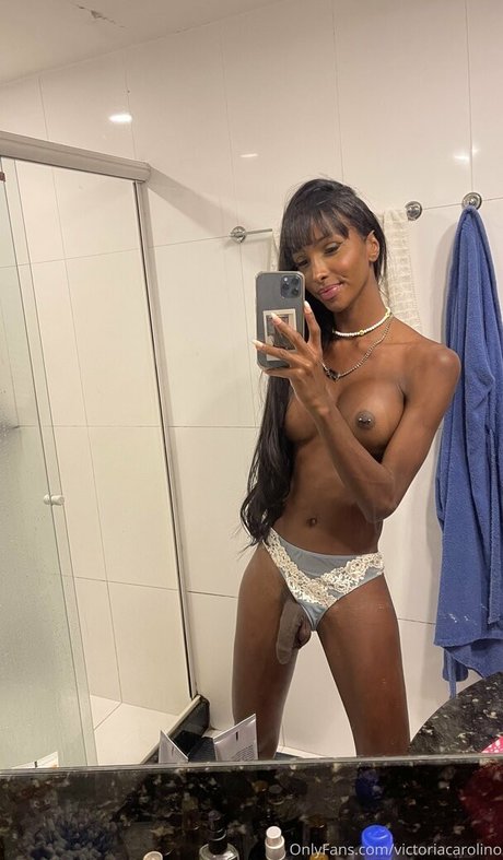 Naakte gelekte OnlyFans-foto van Victoriacarolino