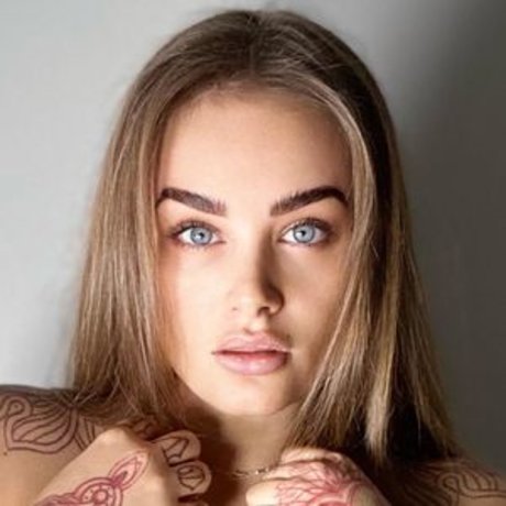Naakte gelekte OnlyFans-foto van Rozelemonade
