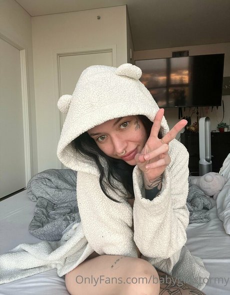 Naakte gelekte OnlyFans-foto van Stormyofficial