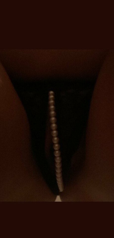 Naakte gelekte OnlyFans-foto van Cotswoldcouple1