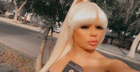 Naakte gelekte OnlyFans-foto van Nikkidelano