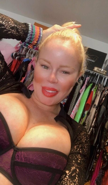 Naakte gelekte OnlyFans-foto van Nikkidelano