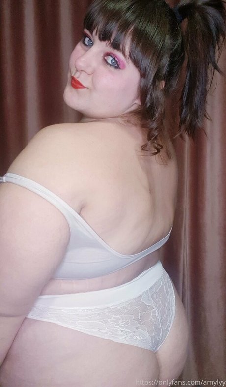 Naakte gelekte OnlyFans-foto van Amylyy
