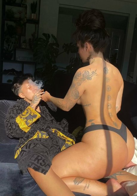 Naakte gelekte OnlyFans-foto van Mamacito