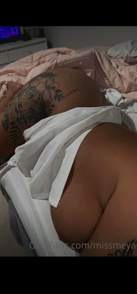 Naakte gelekte OnlyFans-foto van Meya Taylor