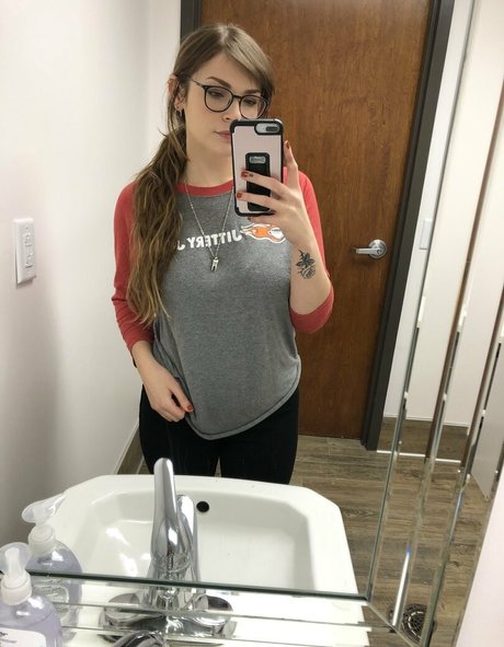 Naakte gelekte OnlyFans-foto van Lucyshilohcam