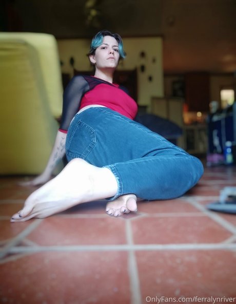 Naakte gelekte OnlyFans-foto van Ferralynriver