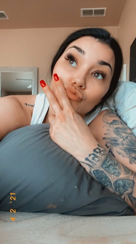 Naakte gelekte OnlyFans-foto van Tattedbaddie69