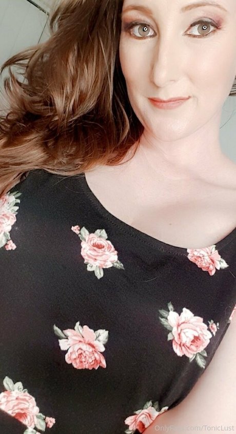 Naakte gelekte OnlyFans-foto van Toniclust