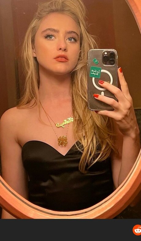 Naakte gelekte OnlyFans-foto van Kathryn Newton