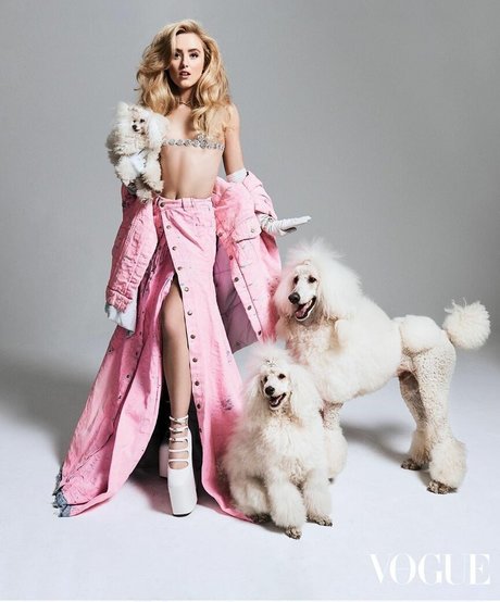 Naakte gelekte OnlyFans-foto van Kathryn Newton
