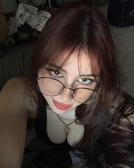Naakte gelekte OnlyFans-foto van Liv Littlelivbug