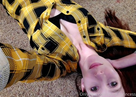 Naakte gelekte OnlyFans-foto van Punkdprincess