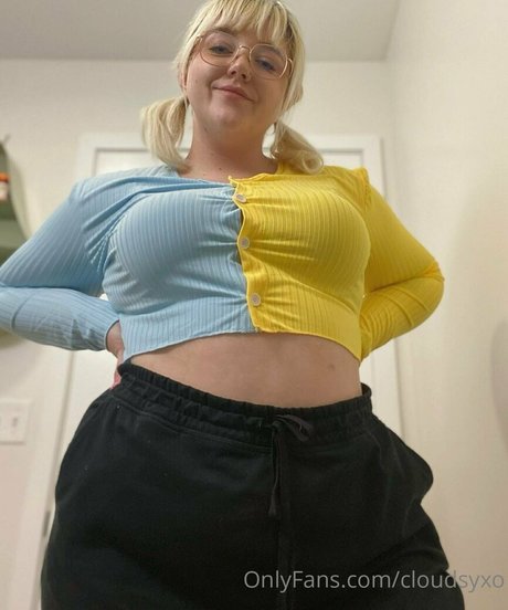 Naakte gelekte OnlyFans-foto van Cloudsyxo
