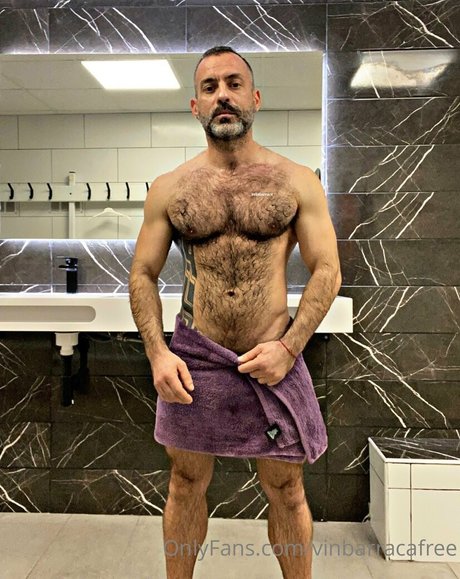 Naakte gelekte OnlyFans-foto van Vinbarracafree