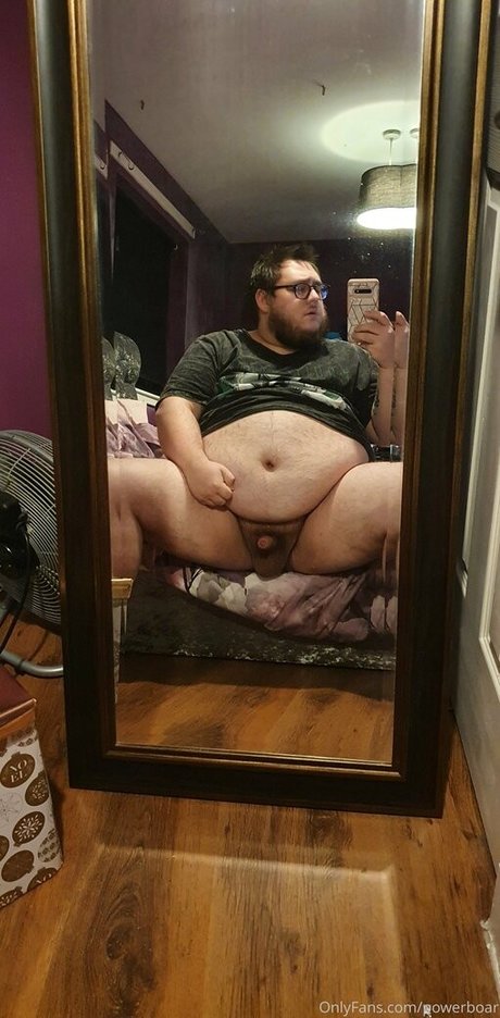 Naakte gelekte OnlyFans-foto van Powerboar