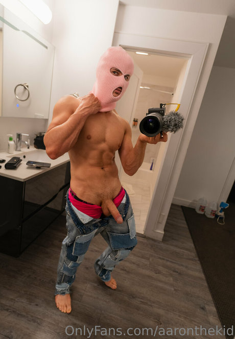 Naakte gelekte OnlyFans-foto van Aaronthekid
