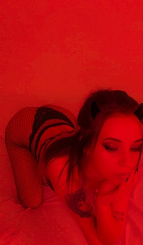 Naakte gelekte OnlyFans-foto van Arabella