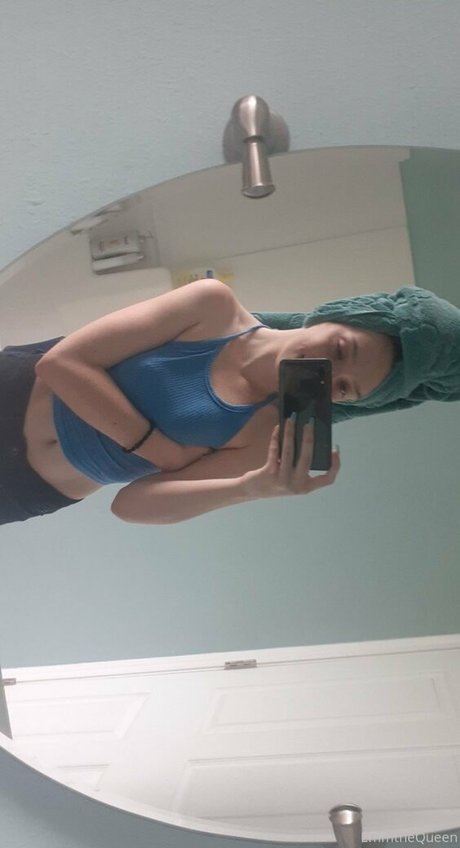 Naakte gelekte OnlyFans-foto van Emmthequeen