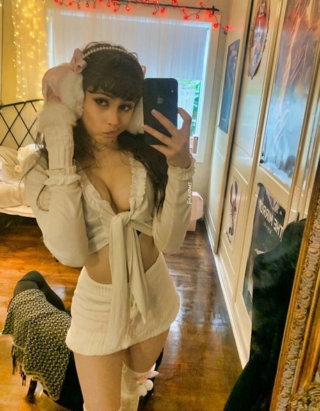 Naakte gelekte OnlyFans-foto van Smolrug