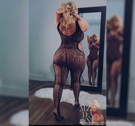Naakte gelekte OnlyFans-foto van Mzdanibadgirl