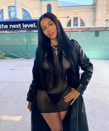 Naakte gelekte OnlyFans-foto van Mariah The Scientist