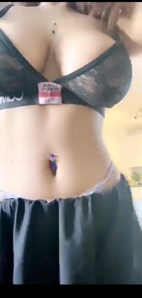 Naakte gelekte OnlyFans-foto van Pocula