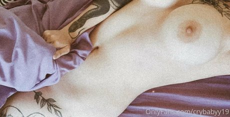 Naakte gelekte OnlyFans-foto van Crybabyy19