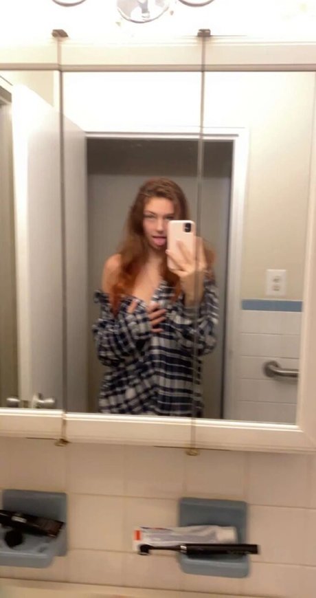 Naakte gelekte OnlyFans-foto van Lydia Renae