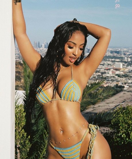 Naakte gelekte OnlyFans-foto van Shenseea