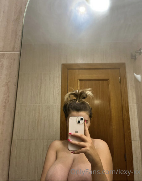 Naakte gelekte OnlyFans-foto van Jazmineblouise