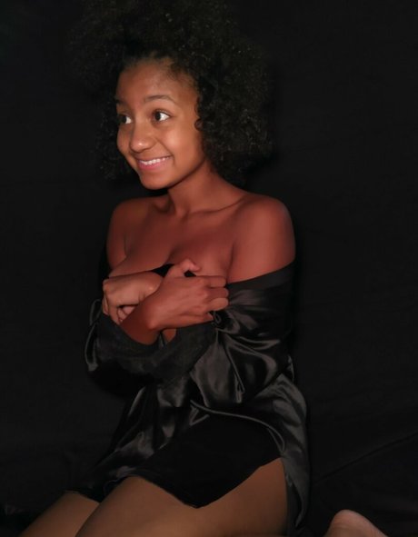 Naakte gelekte OnlyFans-foto van Naturallynina