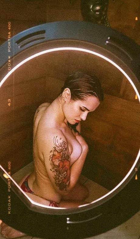 Naakte gelekte OnlyFans-foto van Gabby Moon