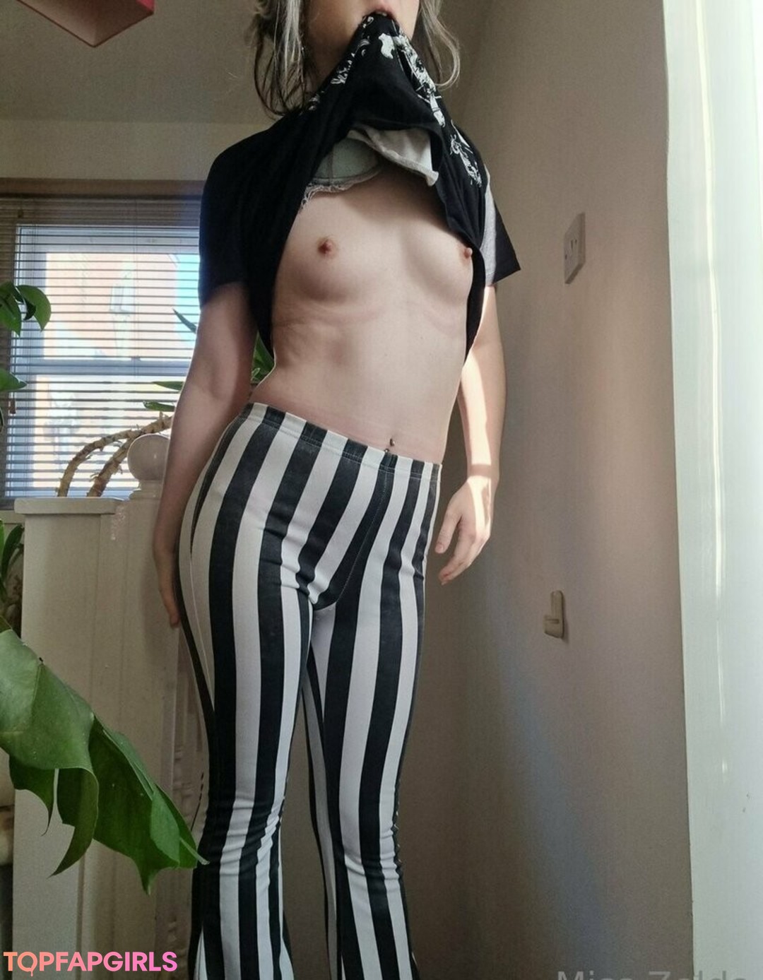 Naakte gelekte OnlyFans-foto van Miss Zelda #10 Naakte gelekte OnlyFans-foto van Miss Zelda #10