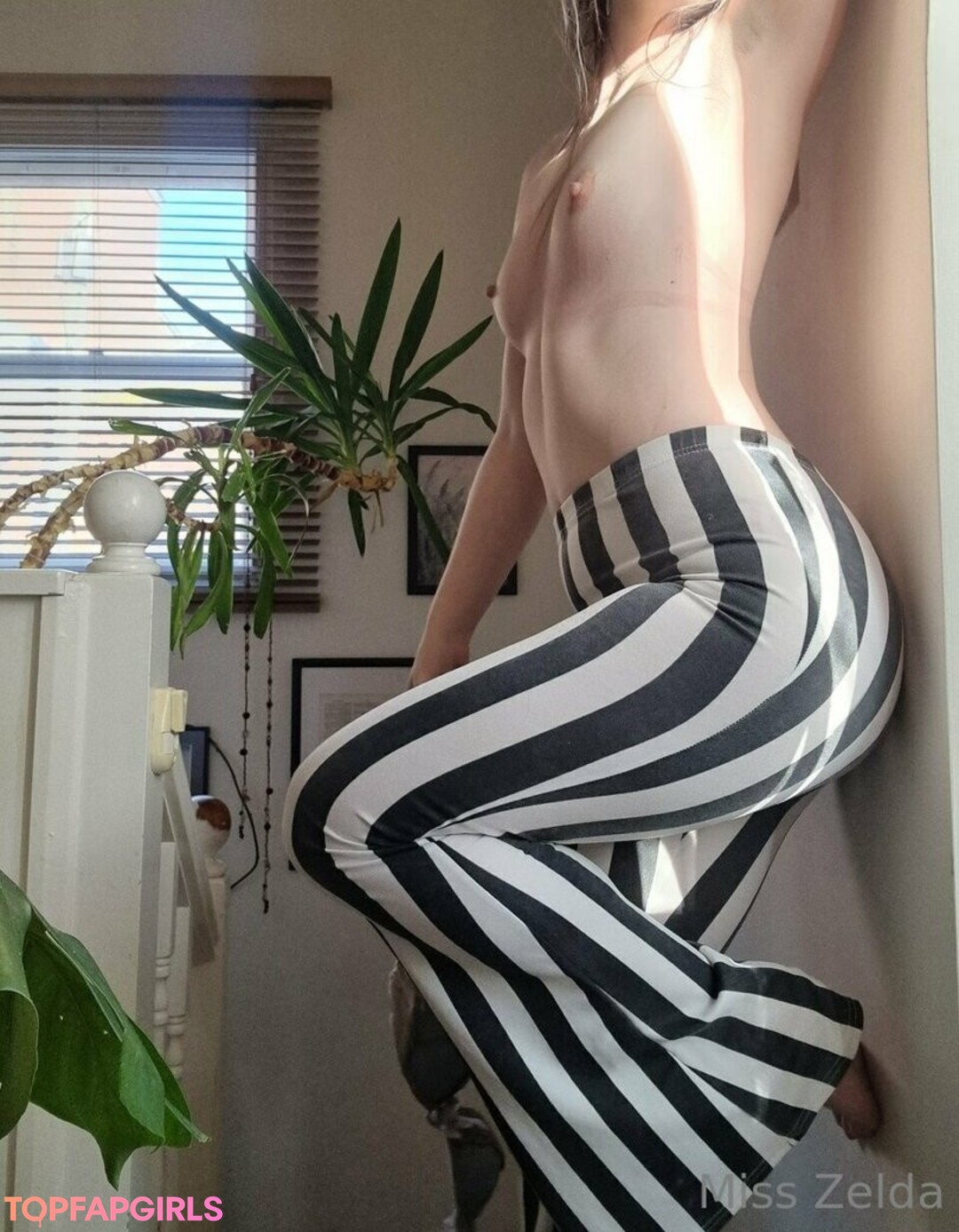 Naakte gelekte OnlyFans-foto van Miss Zelda #13 Naakte gelekte OnlyFans-foto van Miss Zelda #13