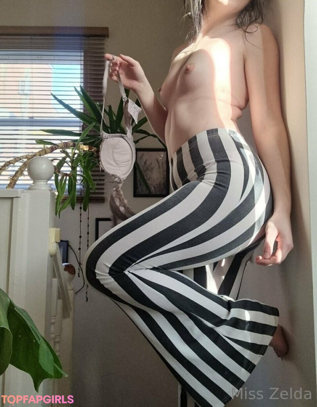 Naakte gelekte OnlyFans-foto van Miss Zelda #14 Naakte gelekte OnlyFans-foto van Miss Zelda #14