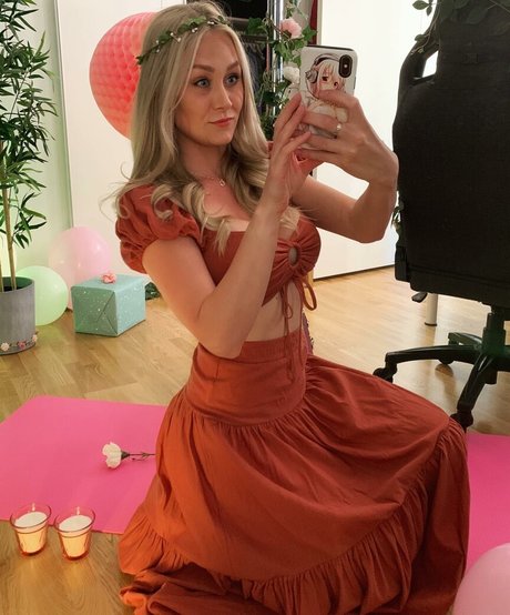 Naakte gelekte OnlyFans-foto van Kandyland