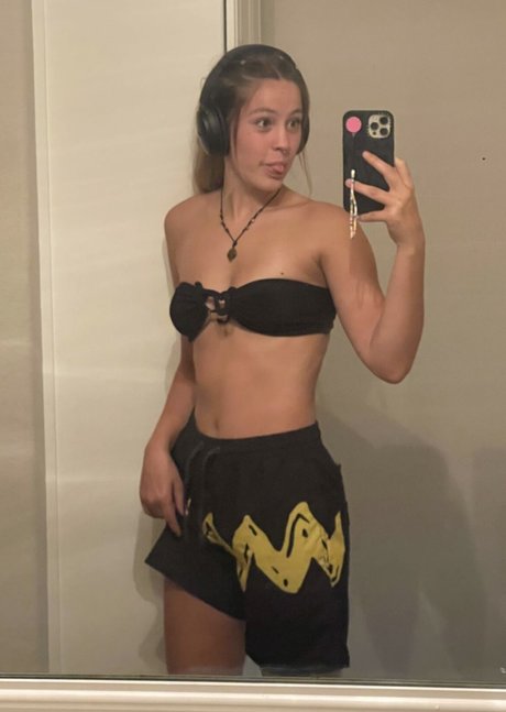 Naakte gelekte OnlyFans-foto van Peyton Coffee