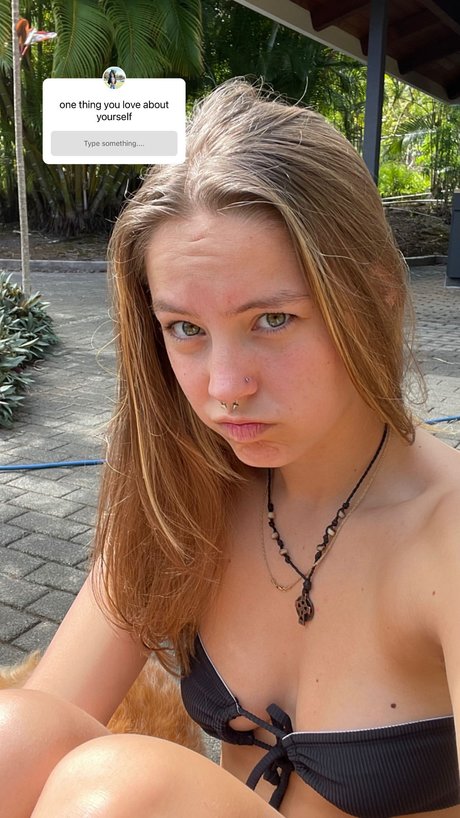 Naakte gelekte OnlyFans-foto van Peyton Coffee