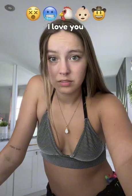 Peyton Coffee Naakte gelekte OnlyFans-foto van Peyton Coffee #73