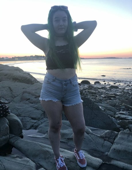 Naakte gelekte OnlyFans-foto van Pixxxiebelle