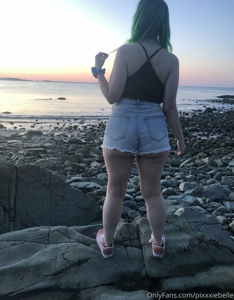 Naakte gelekte OnlyFans-foto van Pixxxiebelle