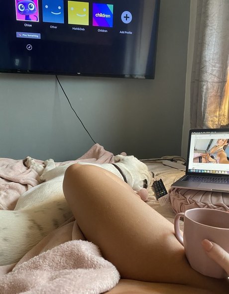 Naakte gelekte OnlyFans-foto van Chloe Marshall