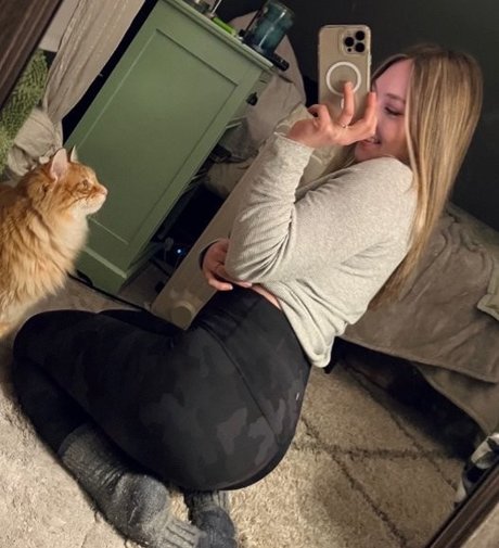 Naakte gelekte OnlyFans-foto van Juliatv
